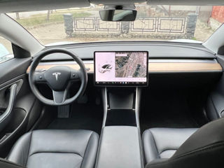 Tesla Model 3 foto 8