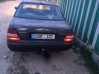 Nissan Sunny foto 2