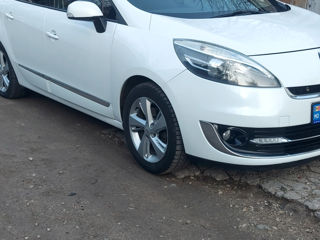 Renault Grand Scenic foto 2