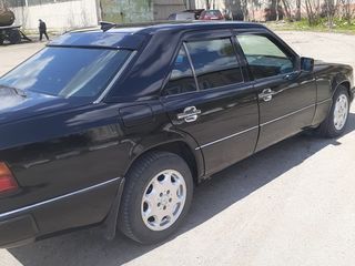 Mercedes Series (W124) foto 6