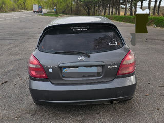 Nissan Almera foto 1