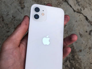 Vând iPhone 12 în stare ideală niciodată în reparații