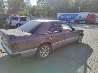 Mercedes Series (W124) foto 2