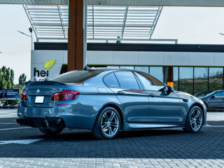 BMW 5 Series foto 6