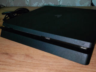 PlayStation 4 slim foto 3