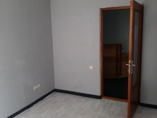 Oficii în chirie! Centru! 17 - 100m2! 10 euro/m2 + comunale! foto 18