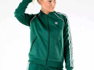 Costum sportiv Adidas Adicolor SST Track - Original și confortabil