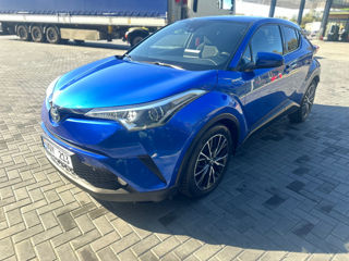 Toyota C-HR foto 2