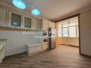 Apartament cu 4 camere, 140 m², Buiucani, Chișinău foto 6