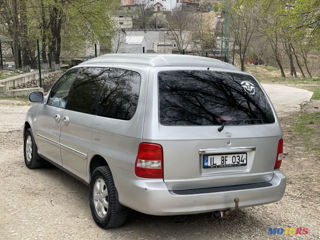 KIA Carnival foto 2