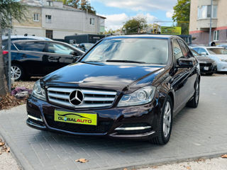 Mercedes C-Class foto 2