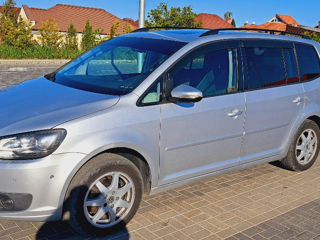 Volkswagen Touran foto 2