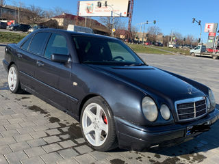 Mercedes E-Class foto 3