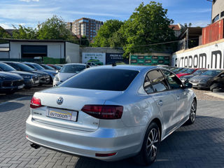 Volkswagen Jetta foto 4