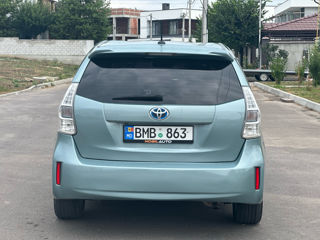 Toyota Prius v foto 6