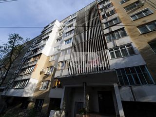 Apartament cu 2 camere, str. Pușkin, Centru 380 € ! foto 10