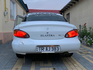 Hyundai Elantra foto 2