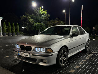 BMW 5 Series foto 1