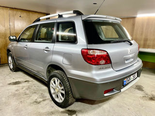 Mitsubishi Outlander foto 3