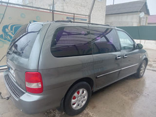 KIA Carnival foto 2