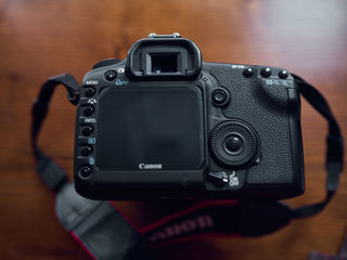 Canon 5D Mark || & canon EF50mm f1.4 foto 1