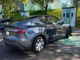 Tesla Model Y foto 2