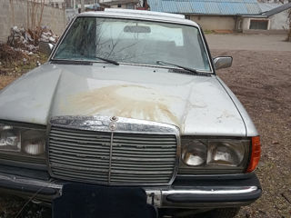 Mercedes Series (W123) foto 5