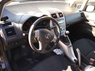 Toyota Auris foto 2