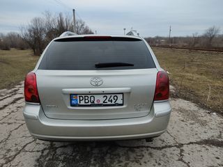 Toyota Avensis foto 4