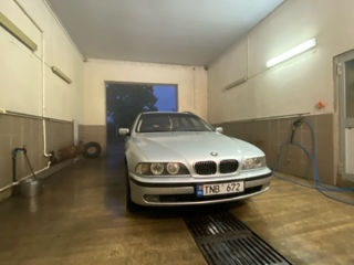 BMW 5 Series foto 3