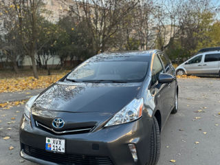 Toyota Prius v foto 1