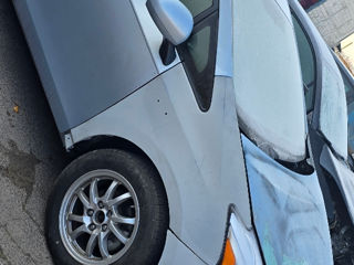 Toyota Prius v foto 8