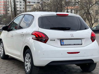 Peugeot 208 foto 5