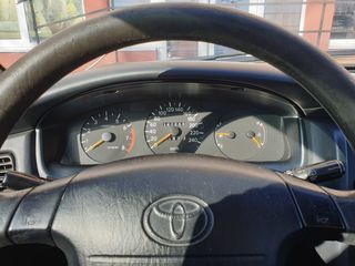 Toyota Carina foto 4