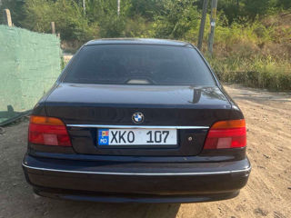 BMW 5 Series foto 2