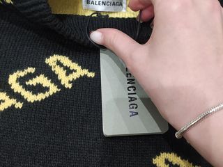 Vând pulover Balenciaga..nu s-a potrivit mărimea!