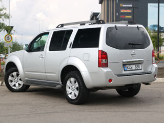 Nissan Pathfinder foto 2