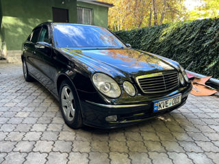 Mercedes E-Class foto 1