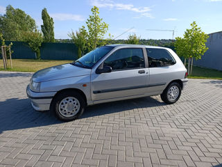 Renault Clio фото 6