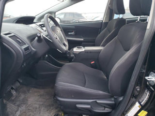 Toyota Prius v foto 7