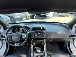 Jaguar XE foto 8