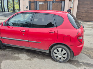 Daihatsu Sirion foto 2