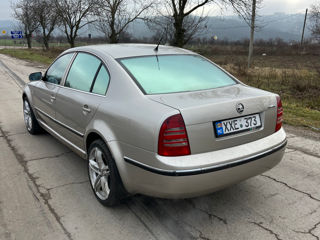 Skoda Superb foto 4