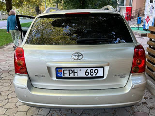 Toyota Avensis foto 3