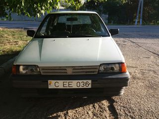 Nissan Sunny foto 6