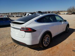 Tesla Model X foto 4