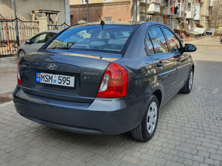 Hyundai Accent foto 2