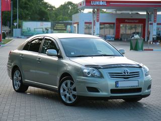 Toyota Avensis foto 2