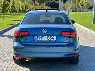 Volkswagen Jetta foto 6