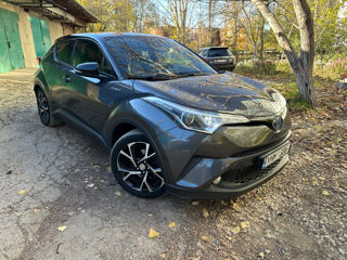 Toyota C-HR foto 2